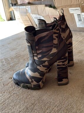 Gianni Bini Brown Camo Platform Ankle Boots